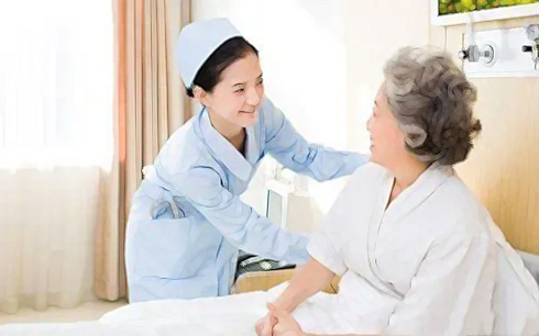 到2025年培训老年护理专业护士不低于1万人